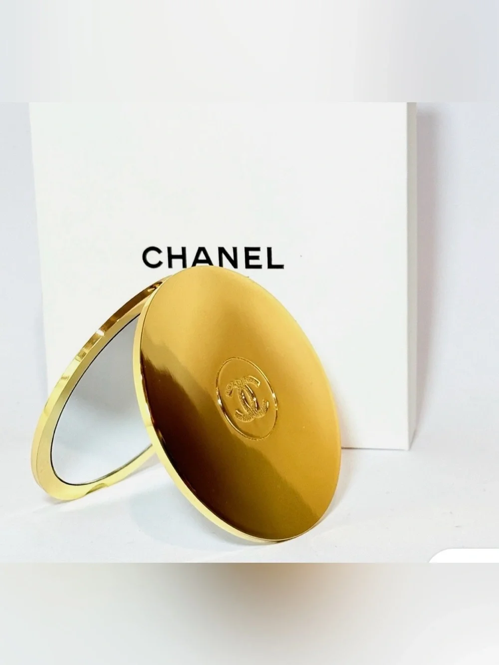 CHANEL Beaute’ Gold Compact Mirror with GWP /Novelty Item NWB